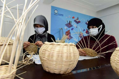 Bursa Yıldırım’da kadınlar üreterek öğreniyor