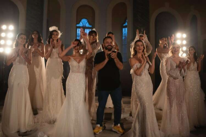 İzmir’de ünlü kilisede gelinlikler göz kamaştırdı