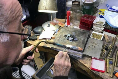 Bursa’da altının arkasındaki “altın” eller