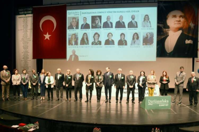 Darüşşafaka'da bayrak Güleç'e devredildi