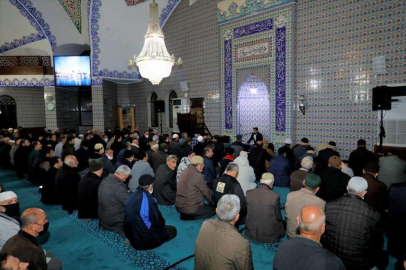 Dünya 1’incisi Hafız Muhammed Recep Yenice  cami cemaatiyle buluştu