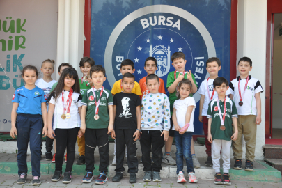 Küçük satranççılar 23 Nisan coşkusunu Büyükşehir Belediyespor Acemler Tesisleri’ndeki turnuvada yaşadı