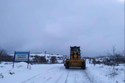 Karlı yollarda yoğun çalışma