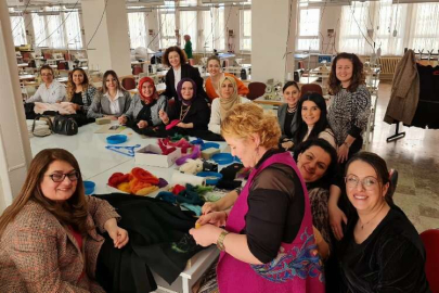 Selçuk Üniversitesi'nin Moda Atölyesi depremzedeler için üretti