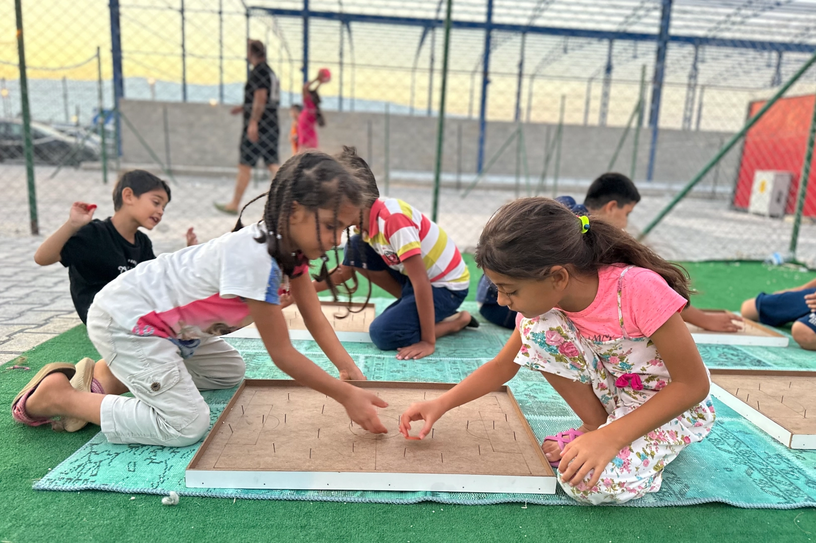 Afetin izleri oyunla silindi