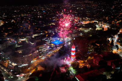 Kutlamalara havai fişekli final