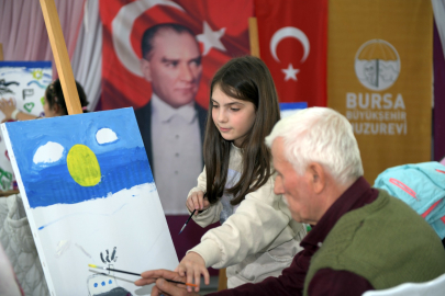 Osmangazili öğrenciler huzurevi sakinleriyle resim yaptı