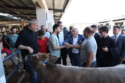 Başkan Bozbey’den Kurban Pazarı’na ziyaret