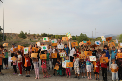 Çocukları gülümsetiyor, yaraları birlikte sarıyoruz