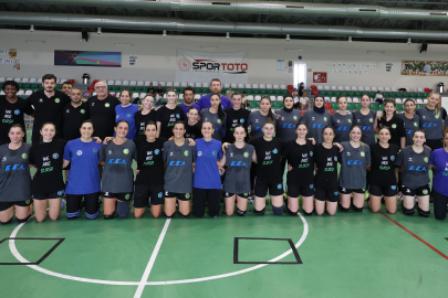 Bursa Büyükşehir Belediyespor hazırlık maçında Manisa Büyükşehir Belediyespor'la karşılaştı