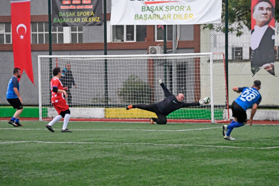 Osmangazi’de geleneksel halı saha turnuvası başladı