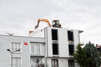Osmangazi’de ruhsatsız katlara anında müdahale