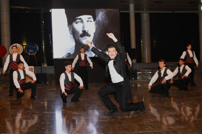 Atatürk’ün Bursa’ya gelişinin 103’üncü yıl dönümü Osmangazi’de muhteşem gösteriyle kutlandı