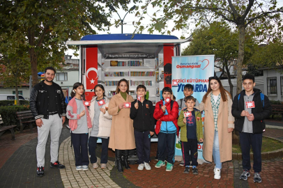 Gezici kütüphaneden çocuklara özel bayram turu