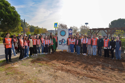 BUÜ’nün 50. Yıl Sokağı açılış hazırlıkları fidanlarla renklendirildi