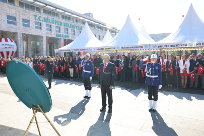 Nilüfer’de Cumhuriyet coşkusu çelenk töreni ile başladı