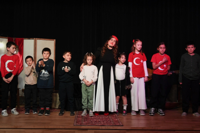 Osmangazi’de Cumhuriyet’in ışığı bu kez sahneye yansıdı