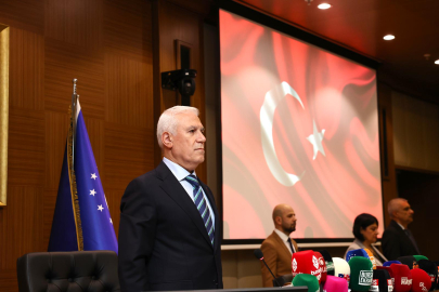 Bursa Büyükşehir Belediye Meclisi'nden şehitlere saygı duruşu