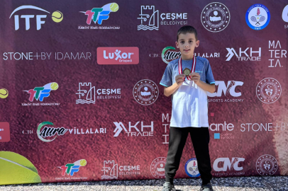 Bursa Büyükşehir Belediyesporlu tenisçilerden 2 şampiyonluk