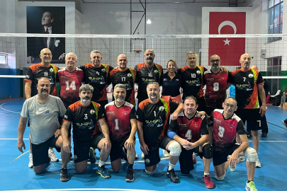 Osmangazi’nin Veteran voleybolcuları zirveye çıktı