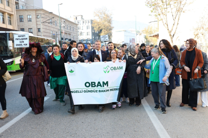 Osmangazi’de engelli bireyler farkındalık için yürüdü