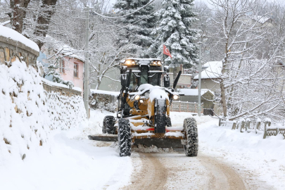 Osmangazi’de karla kapanan yollara anında müdahale