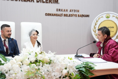Başkan Erkan Aydın yılın son nikahını kıydı