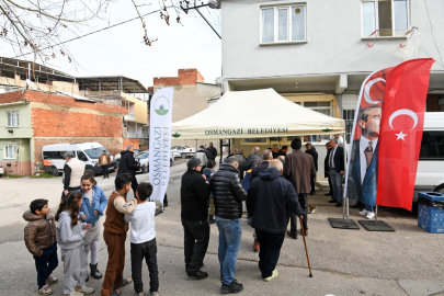 Osmangazi’de cuma bereketi vatandaşlarla paylaşıldı