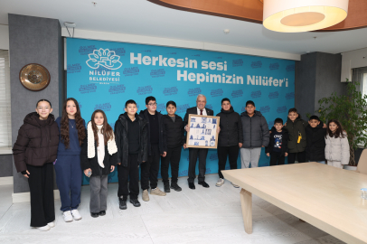 Badırgalı çocuklar el emeklerini Başkan Şadi Özdemir’e hediye etti