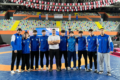 Bursa Büyükşehir Belediyesporlu güreşçiler Türkiye Şampiyonası'ndan 4 madalyayla döndü