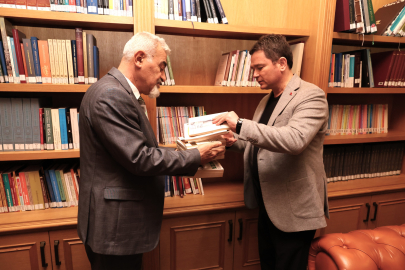 Başkan Erkan Aydın: “Kütüphaneye gelen herkes bu değerli kitaplardan istifade edecek”