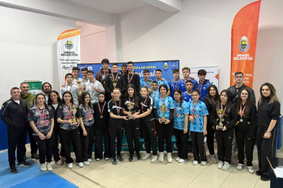 Öğrenciler dart turnuvasında kıyasıya mücadele etti