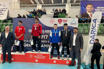 Bursa Büyükşehir Belediyesporlu güreşçiler Türkiye Şampiyonası’nda kürsüyü es geçmedi