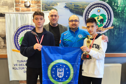 Bursa Büyükşehir Belediyesporlu satranççılar yine kürsüde