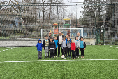 Büyükorhan'daki halı saha sil baştan yenilendi