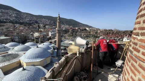 Bursa Ulu Cami’ye Ramazan mahyası: ’Kul hakkından sakın’