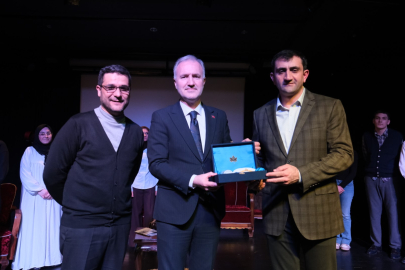 Esaretten kurtuluşa giden yolculuk tiyatro sahnesinde hayat buldu