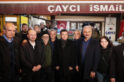 Başkan Erkan Aydın Abdal Meydanı’nda vatandaşlarla sahur yaptı