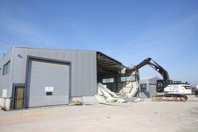 Nilüfer’de 4 kaçak bina yıkıldı