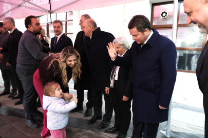 Başkan Erkan Aydın personeliyle tek tek bayramlaştı