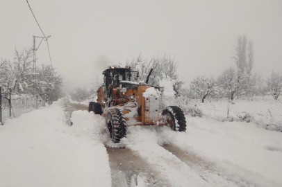 Kırsal bölgelerde karla mücadele sürüyor