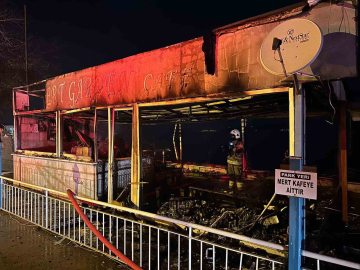 Kurşunlu Sahili’nde gece yarısı yangın paniği