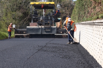Osmangazi’de asfaltlama çalışmaları hız kesmeden devam ediyor