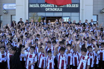 OSB Ortaokulunda 1.100 öğrenciye İnegölspor forması dağıtıldı