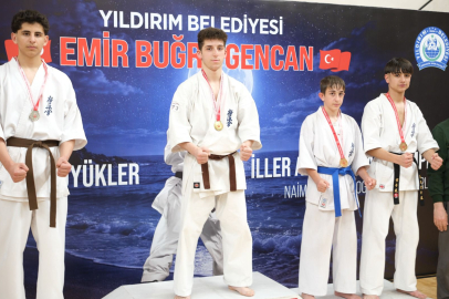 Yıldırımlı karatecilerden madalya yağmuru