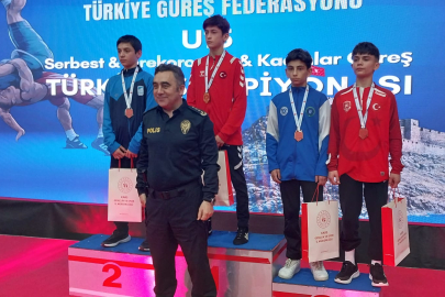 Bursa Büyükşehir Belediyesporlu güreşçiler Türkiye Şampiyonası’nda 3 madalya kazandı