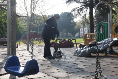 Osmangazi Belediyesi’nden parklara günlük bakım dokunuşu