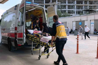 Balkonda başına mermer düşen çocuk ağır yaralandı
