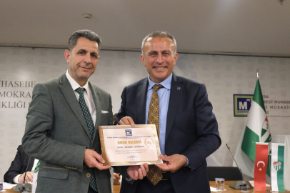 Meslek Onuru  Belgeyle Taçlandı
