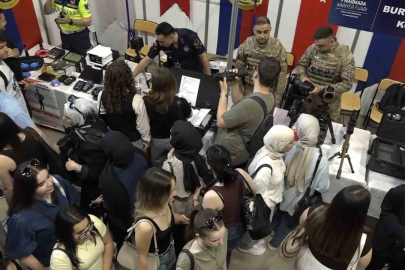 Uludağ Kariyer Fuarı’nda jandarma rüzgarı….Öğrenciler standın önünden ayrılmadı
